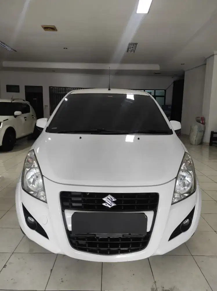 Suzuki splash 2015 matic putih