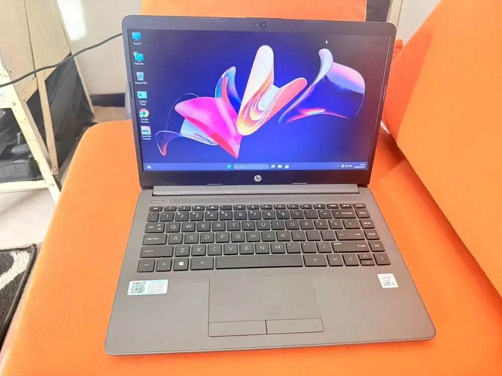 Laptop Desain HP 240 G8 Core i5 gen 10 Cakep