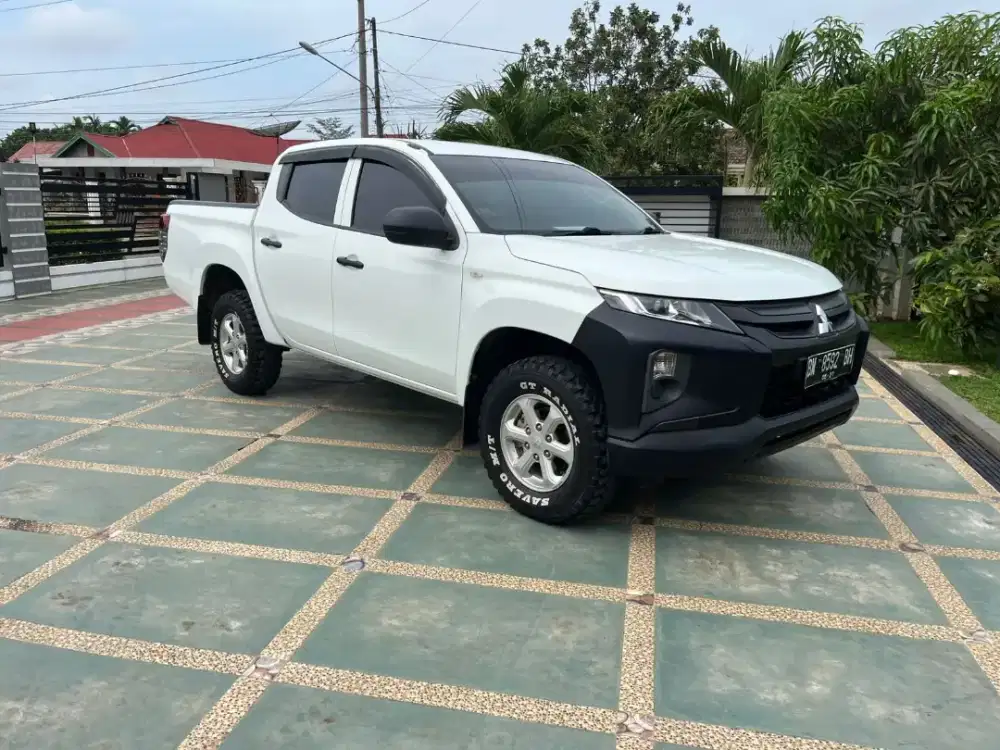 Triton double cabin 4x4 type HDX tahun 2022
