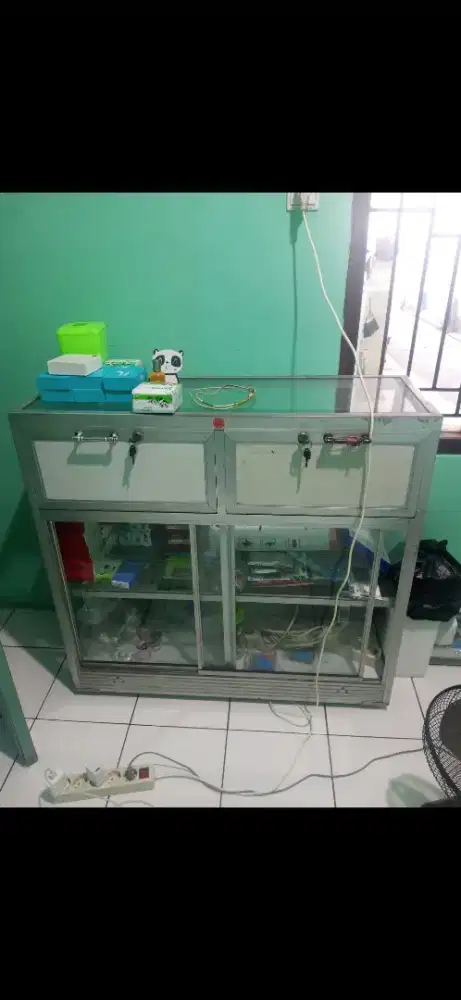 Etalase kaca murah