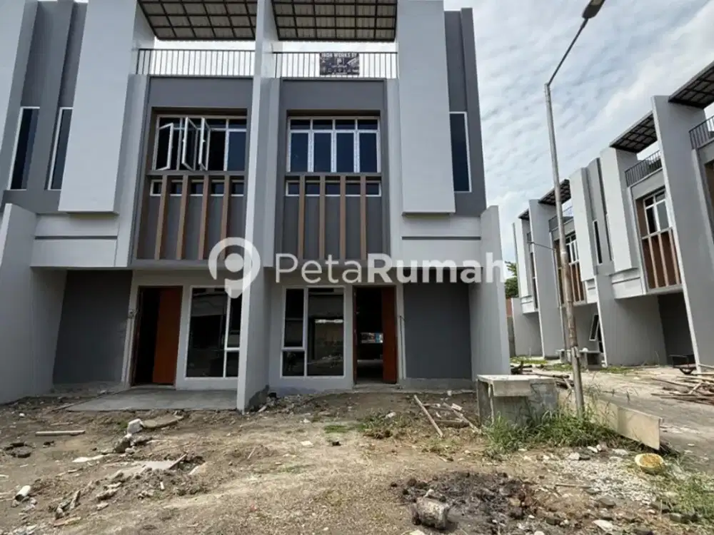 DIJUAL VILLA JALAN PASAR III KOMPLEK ROYAL RESIDENCE - DAERAH KRAKATAU (indra & andy)