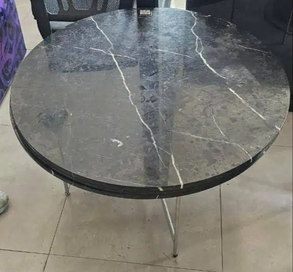 Meja granit  bundar