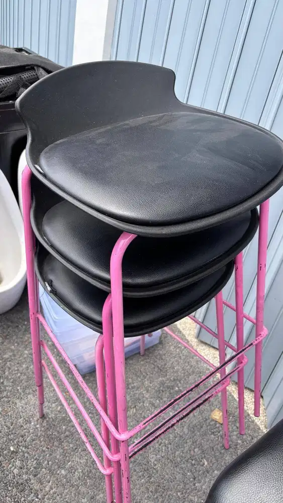 Kursi Bar Hitam