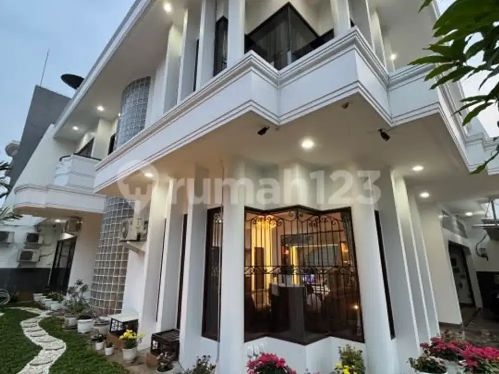 Dijual Rumah Hoek Boulevard di Tanjung Duren Full Furnish Jakarta Barat