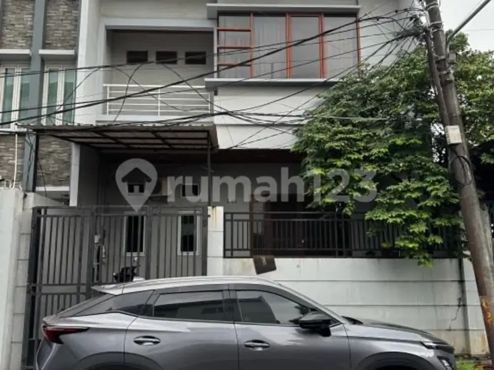 Disewa Rumah Bagus di Taman Cosmos Taman Ratu Kedoya Jakarta Barat