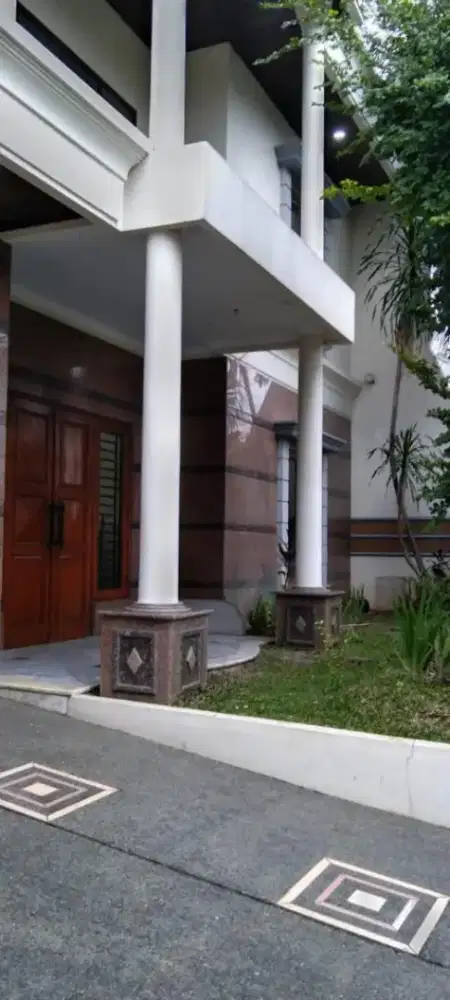 Jual Rumah di Kemang  jakarta selatan bergaya klasik siap huni