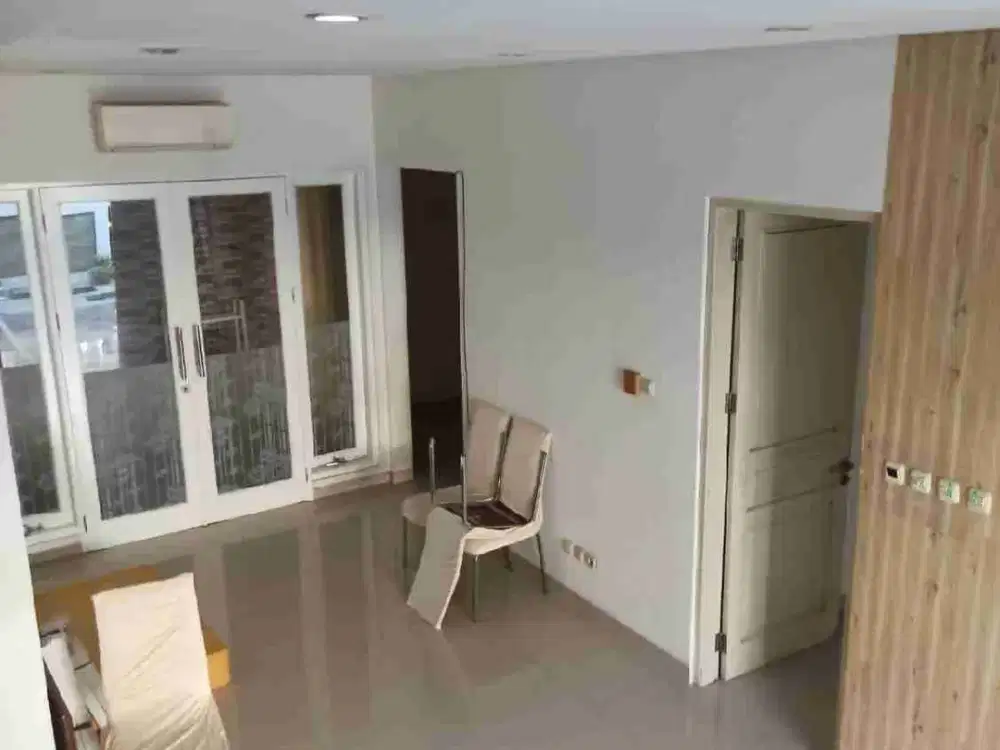 Disewakan rumah siap huni 2 lantai kayu putih