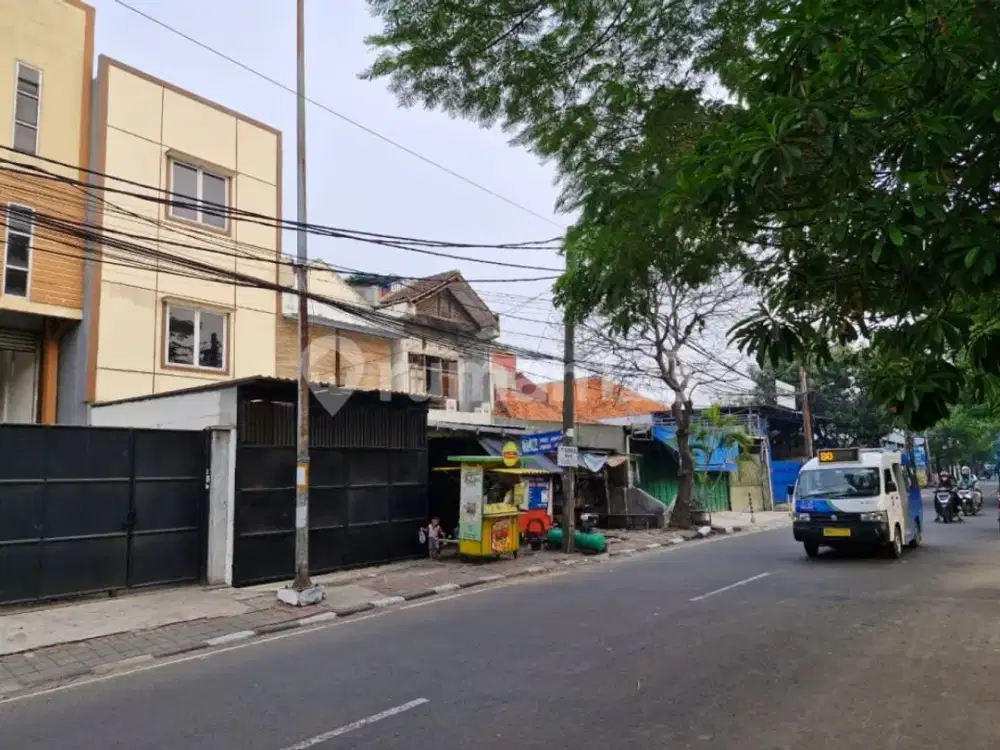 Ruko Rapi tersedia Outlet Ac Jaringan Genset di Jalan Ramai