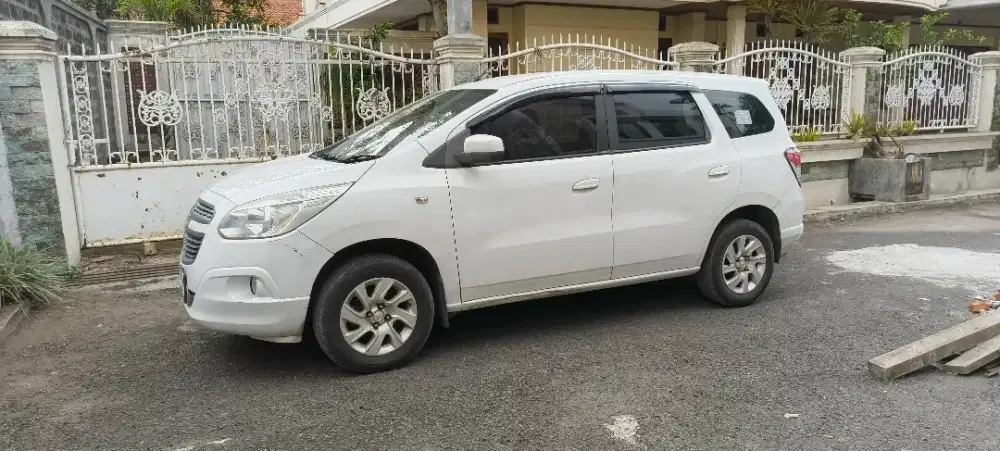 Chevrolet spin 1,2 MT putih