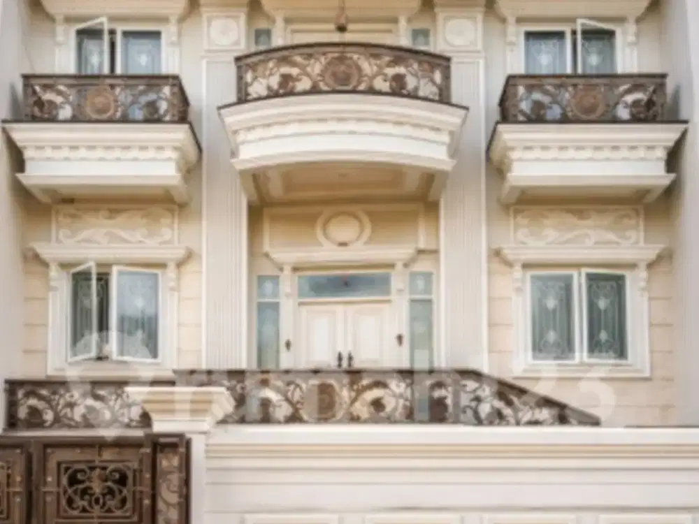Rumah Classic European Paling Ikonik di Taman Palem - Bikin Penasaran!