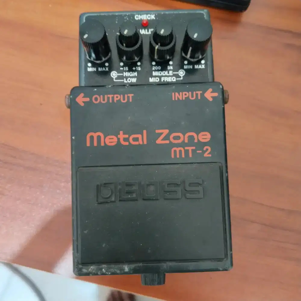 Efek Gitar Boss MT-2 Metal Zone Original - Kondisi Normal Siap Tempur