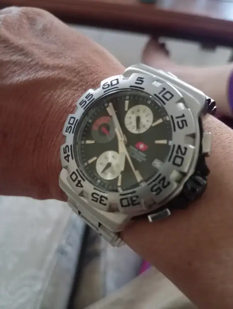 Jam Tangan Swiss Army Chronograph Quart