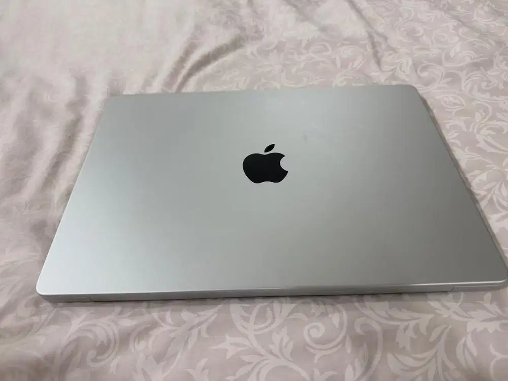 FS: Apple 14 MacBook Pro M4 24GB/1TB (Second like new)