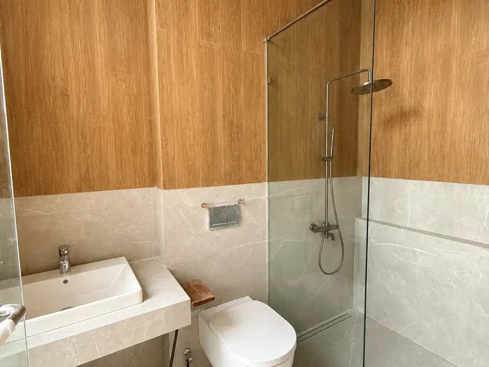 Jual Rumah Baru Katamaran indah PIK 1, Pool dan Private Lift, Bangunan 4 Lantai