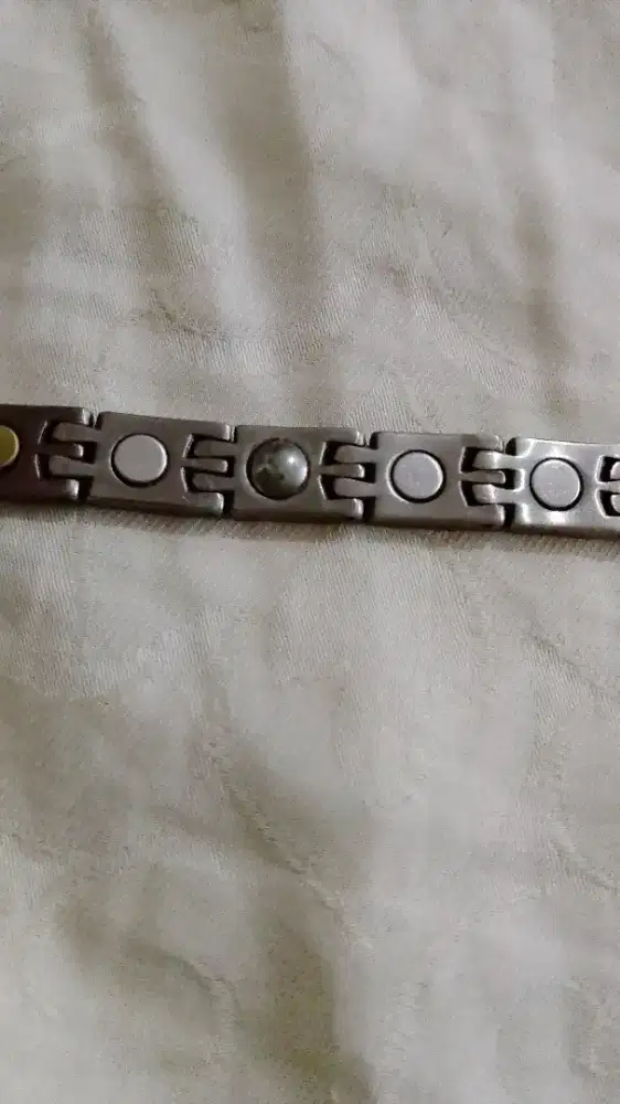 Gelang kesehatan amega