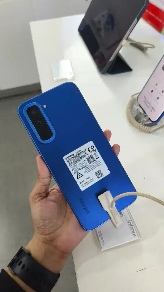 Infinix hot 70 6+6/256