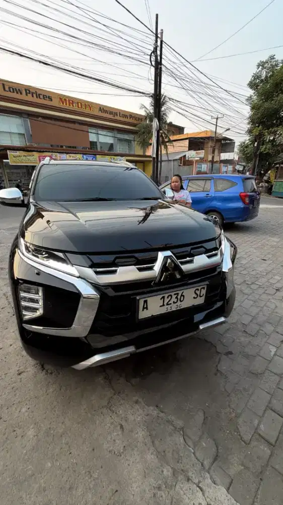 Di jual mobil Pajero sport dakkar 2.4