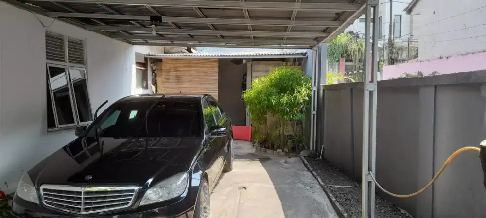 Rumah tanah luaa dkt AlAzhar Komplek PJMi  Bintaro