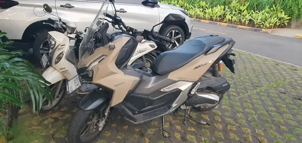Honda ADV 160 (2024) Tough Matte Brown  Super Mulus, KM 14.570