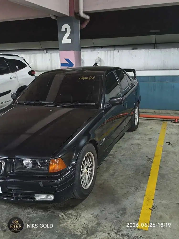 BMW 318i 1997 Bensin