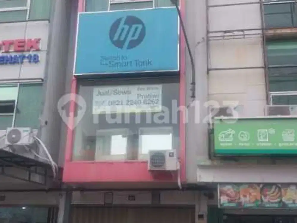 Ruko 4,5 Lantai dengan Lift Barang, Hadap Jalan Raya Sederet Holland Bakery