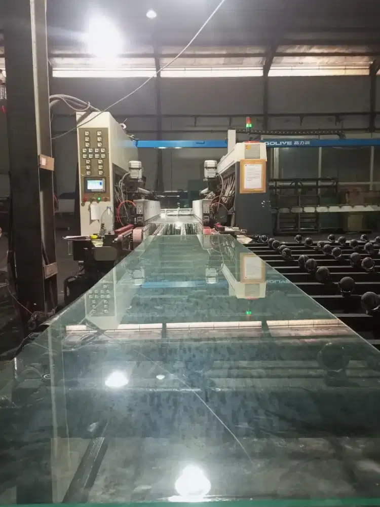 Kaca tempered 12Mm