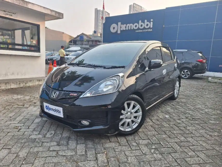 LOW DP Honda Jazz 1.5 RS Bensin-AT 2014 KME