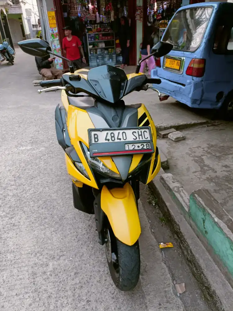 YAMAHA AEROX 155 THN 2018 KUNING TINGGAL PAKAI SAJA TANGAN PERTAMA