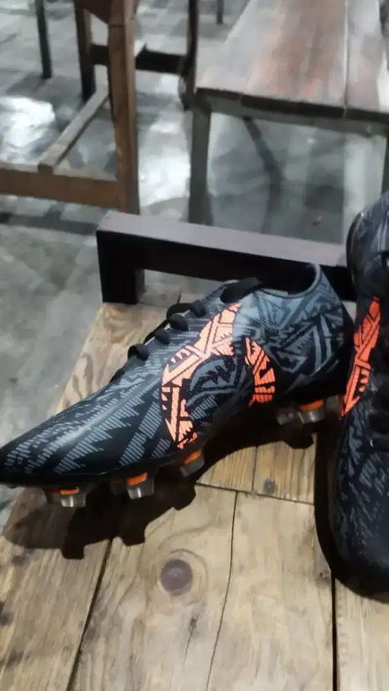 Sepatu bola Ortus