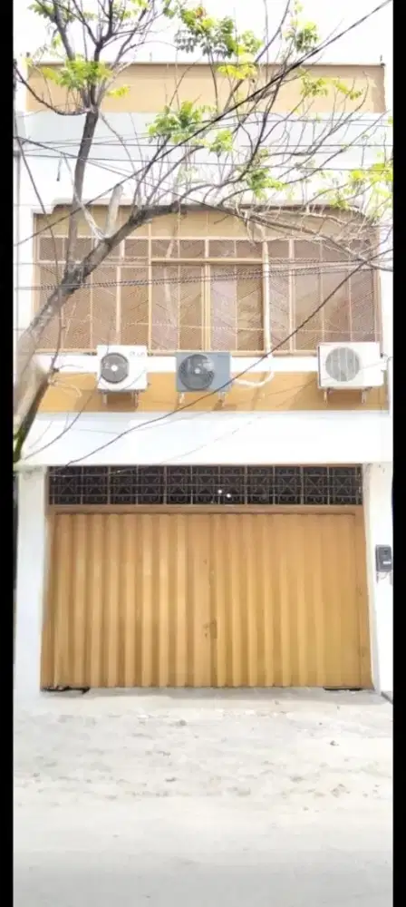 DIJUAL RUKO 2 LANTAI DENGAN PERABOT DI JLN. MACCINI BARU, MAKASSAR.