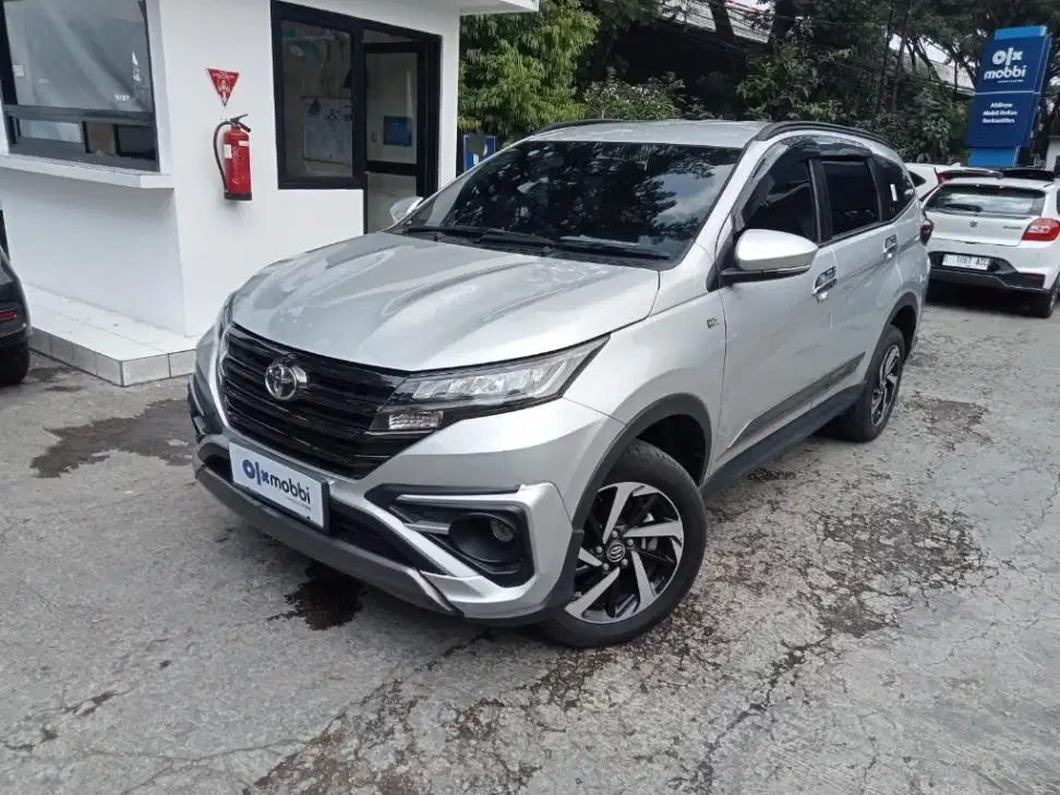 LOW DP Toyota Rush 1.5 GR Sport Bensin-AT 2022 VOZ