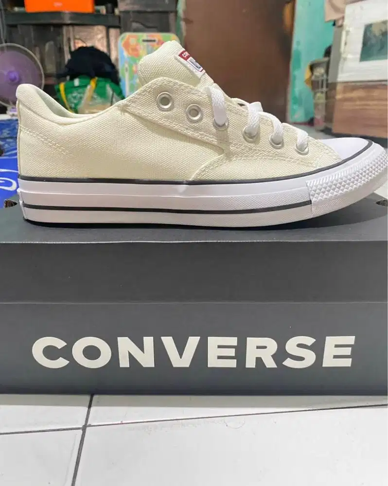 Jual sepatu converse chuck taylor malden street