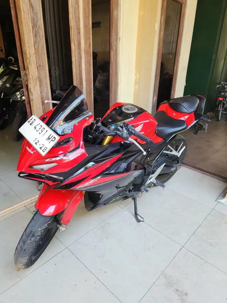 Cbr 150 v4 merah hitam 2023 Gbm