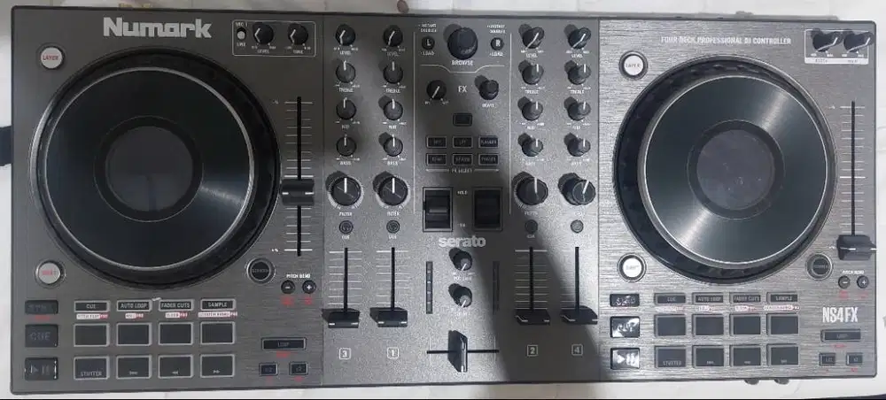 Numark NS4FX DJ Controller