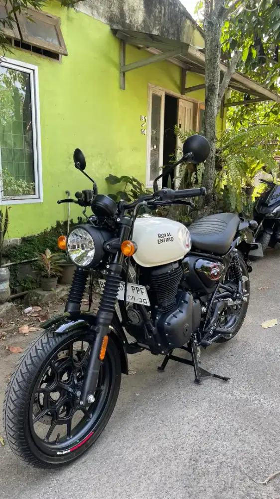 Royal enfield Hunter 350 dapper white 2025