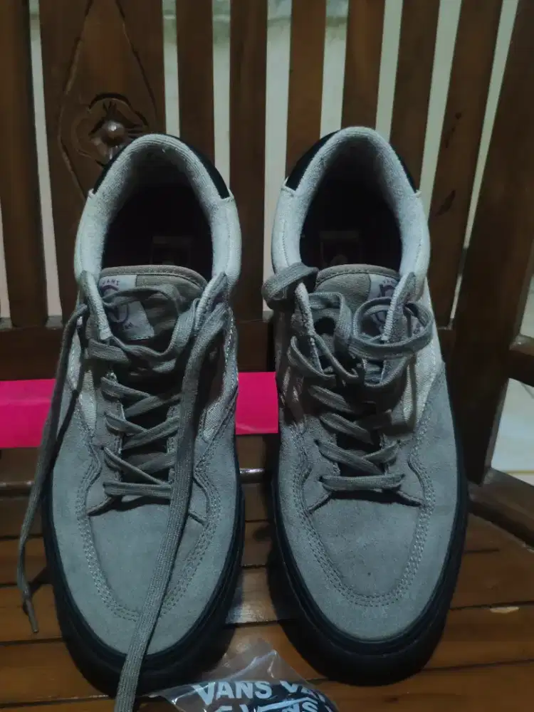 Sepatu  Vans Rowan Pro