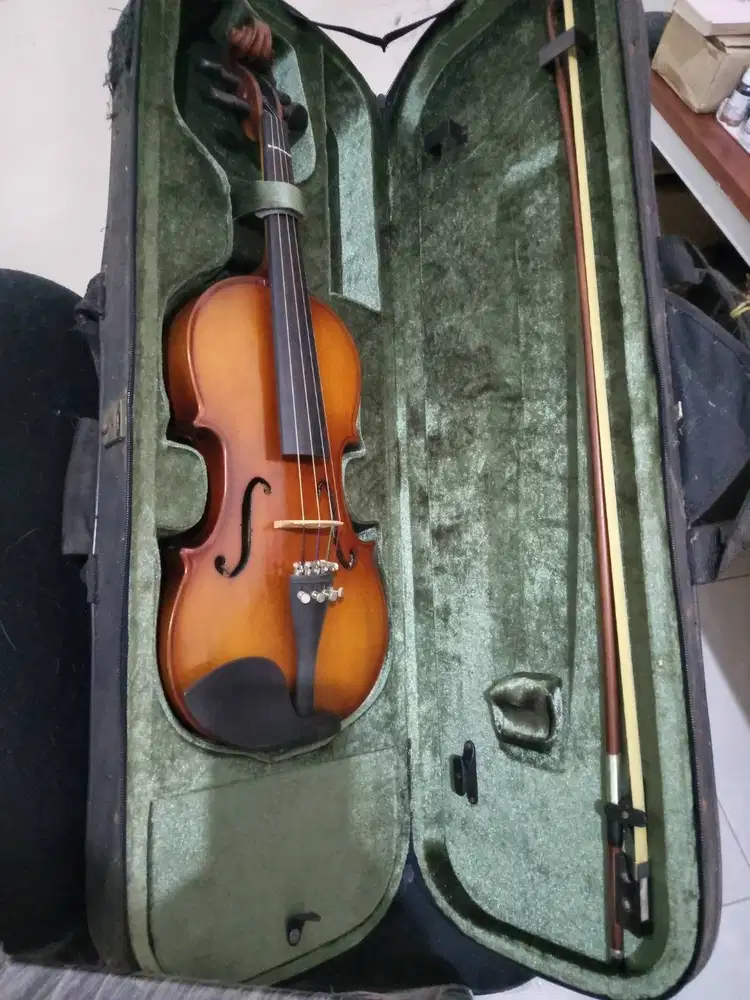 Biola 4/4 Full Size SVM-90 + Hard Case + Bow