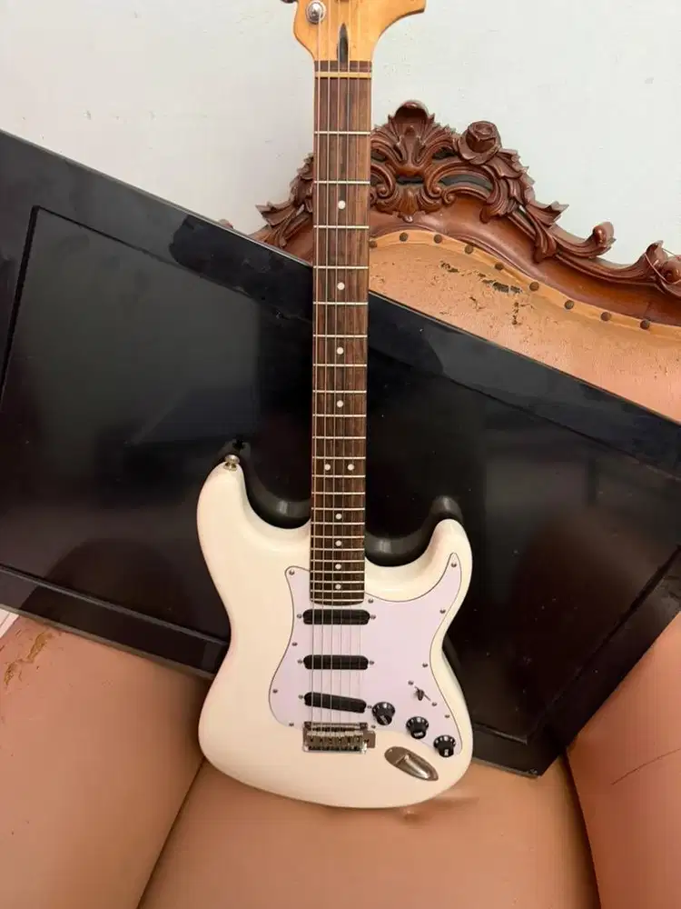 squier deluxe hot rails stratocaster