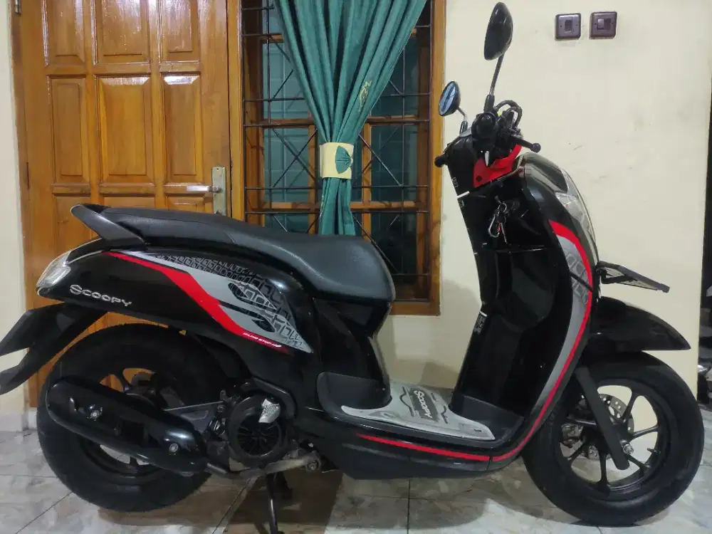 SUPER ISTIMEWA LOW KM SCOOPY DONAT CBS ISS SUPER MULUS NOMINUS