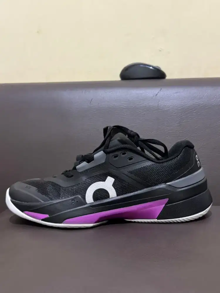Sepatu on cloud (40) utk padel/tenis