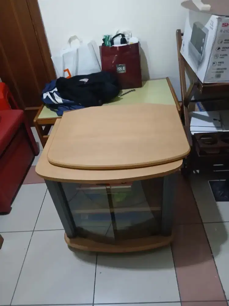 Meja tv kecil kaca