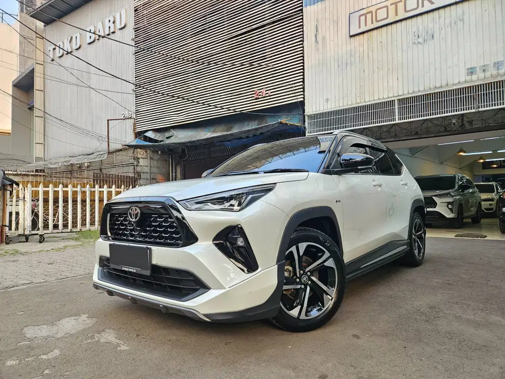 12 rb km Toyota Yaris Cross Hybrid 1.5 S GR TSS 2024 nik 2023 putih