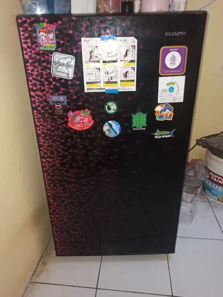Dijual kulkas 1 pintu merk SHARP