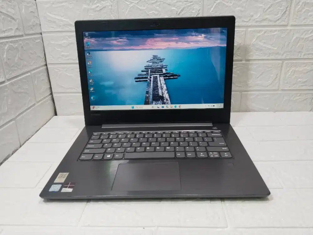 Laptop Lenovo Core i5-8250U Ram 8 GB SSD 128 GB Siap Pakai