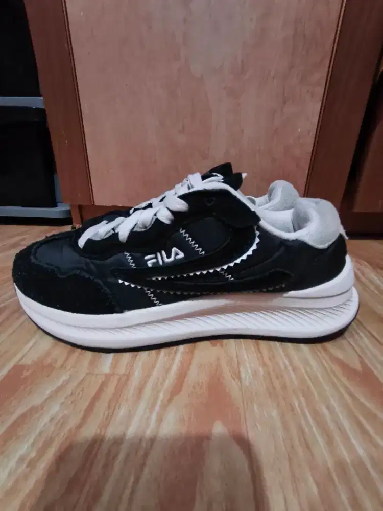 Sepatu Fila running kulit Ori