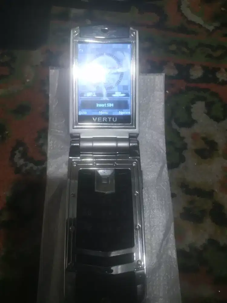 Vertu F-002618 (Flip)