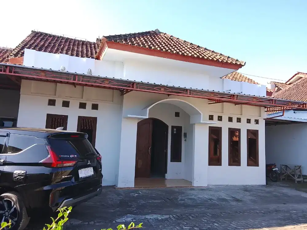 Jual Rumah Luas.. Murah..Parkir Luas Siap Huni security 24 jam,