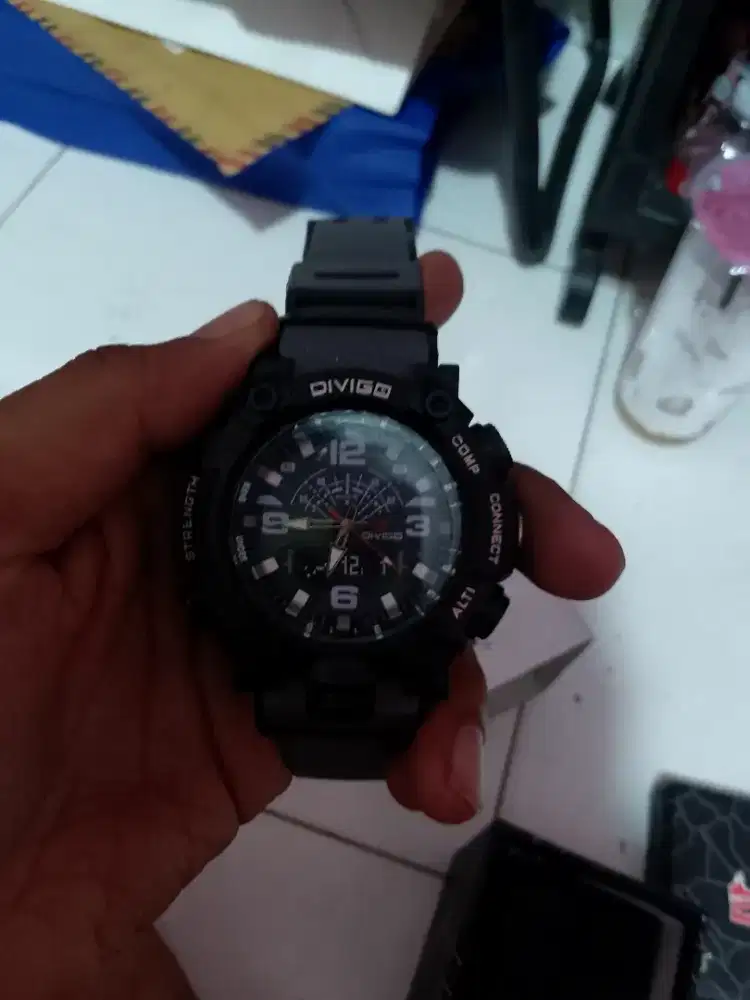 Jam tangan bekas divigo