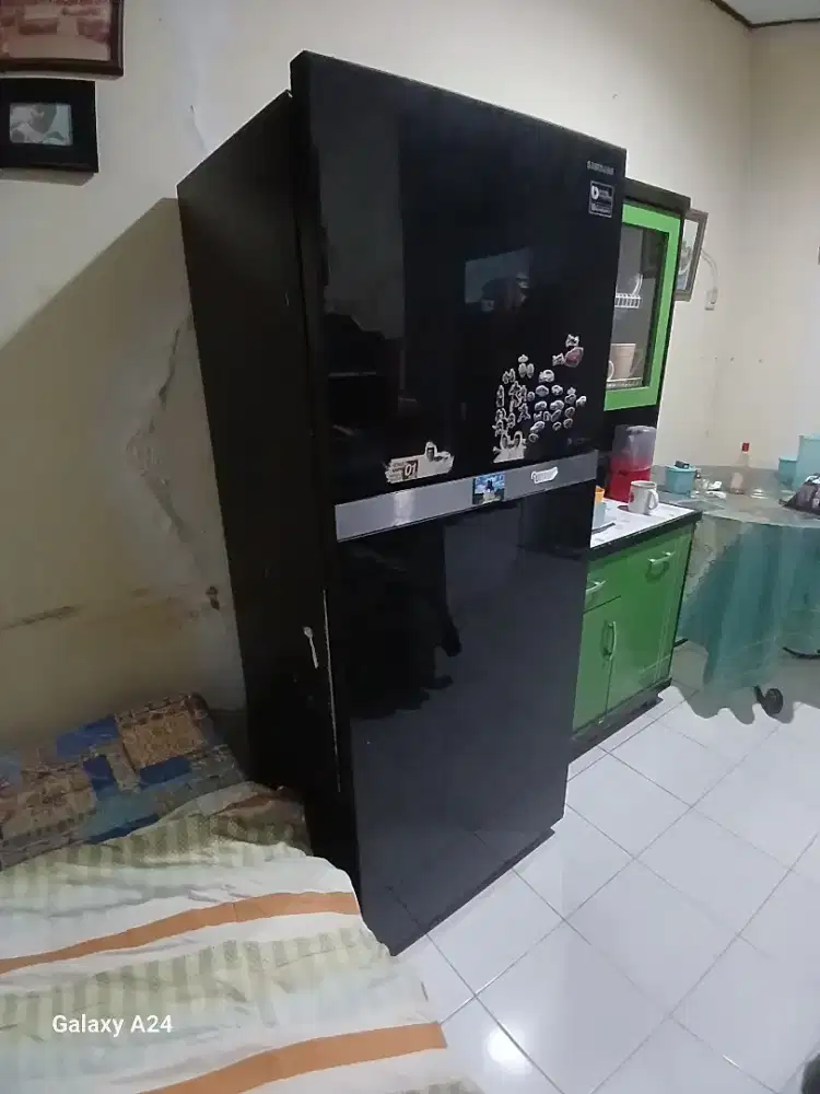 Kulkas Samsung 2 pintu bukaan atas bawah