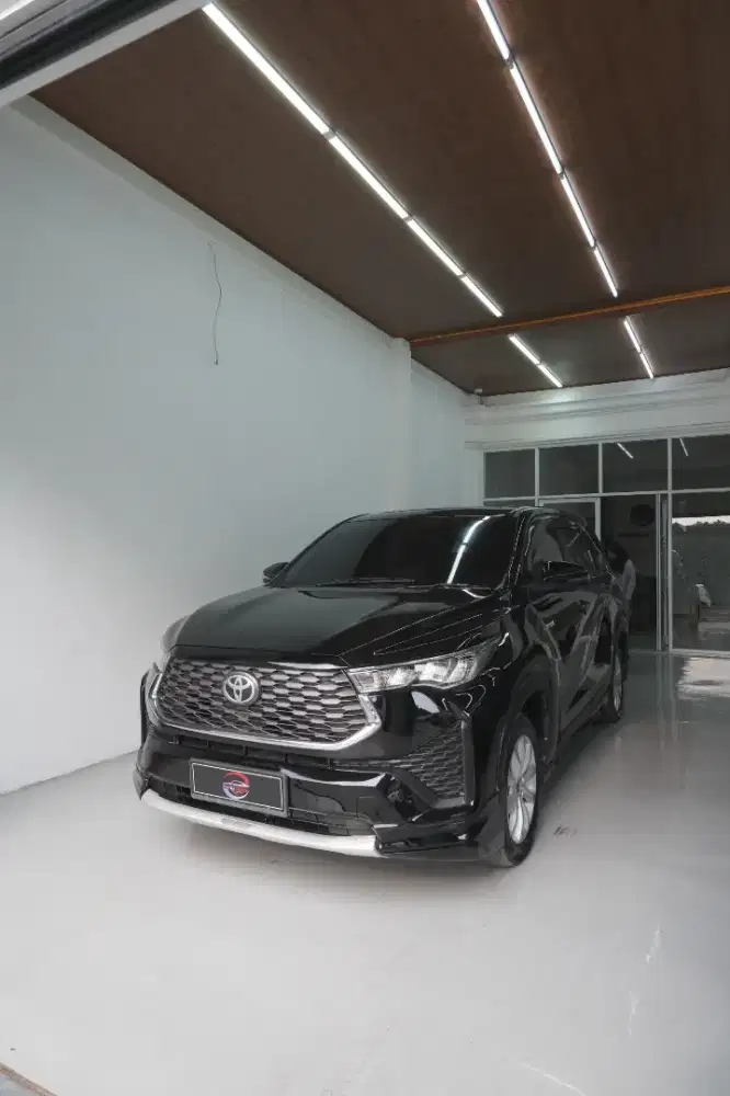 Toyota kijang innova zenix v hybrid modelista AT 2023